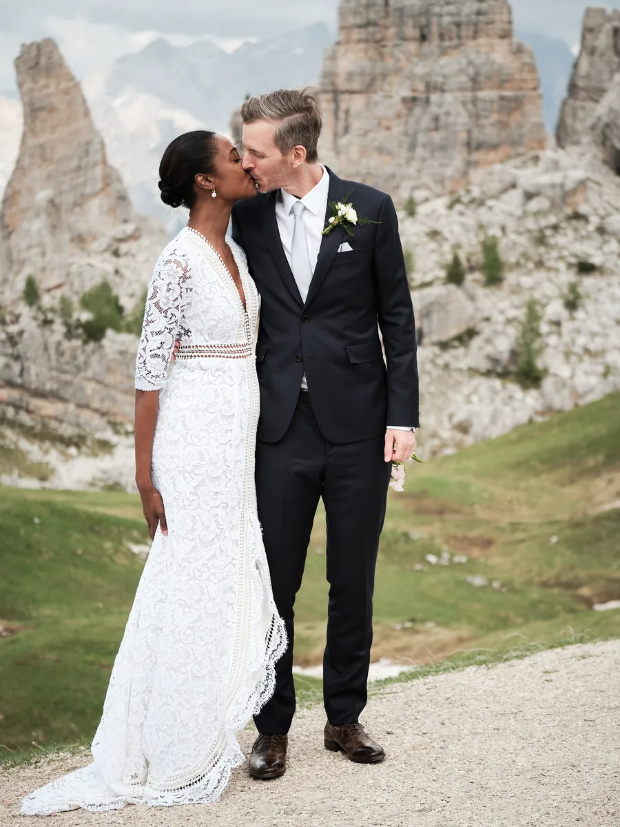 Just married couple kissing at the Cinque Torri