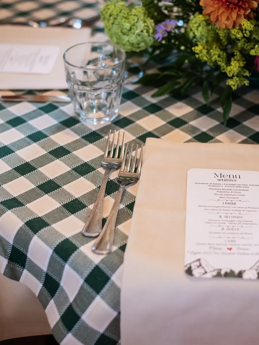 Mountain welcome dinner table with flowers