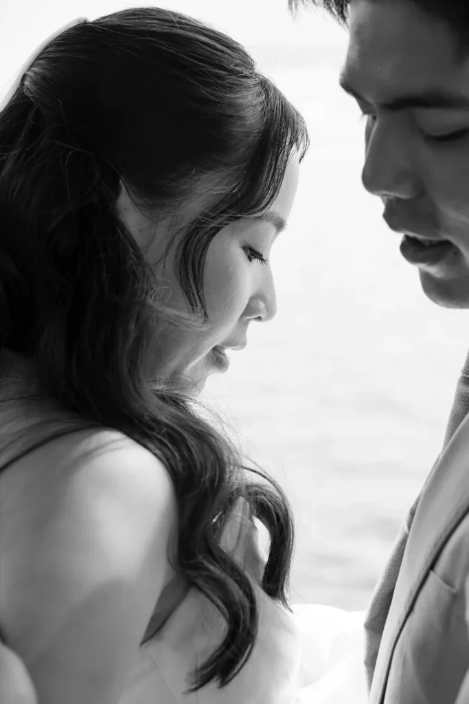 Black and white portrait of the couple by Lake Como
