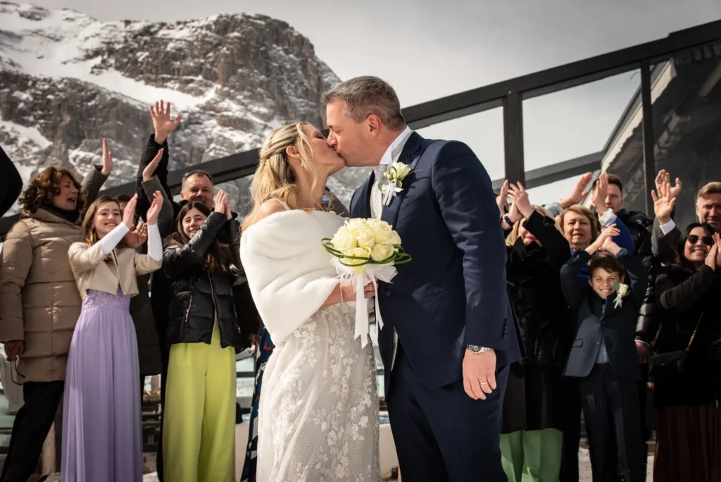 Martina and Stefano's winter wedding at Rifugio Scoiattoli, Cinque Torri